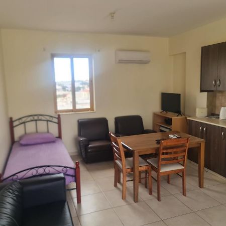 Top Floor 1 Bdrm Aprtrmnt Apartment Dromolaxia Exterior photo
