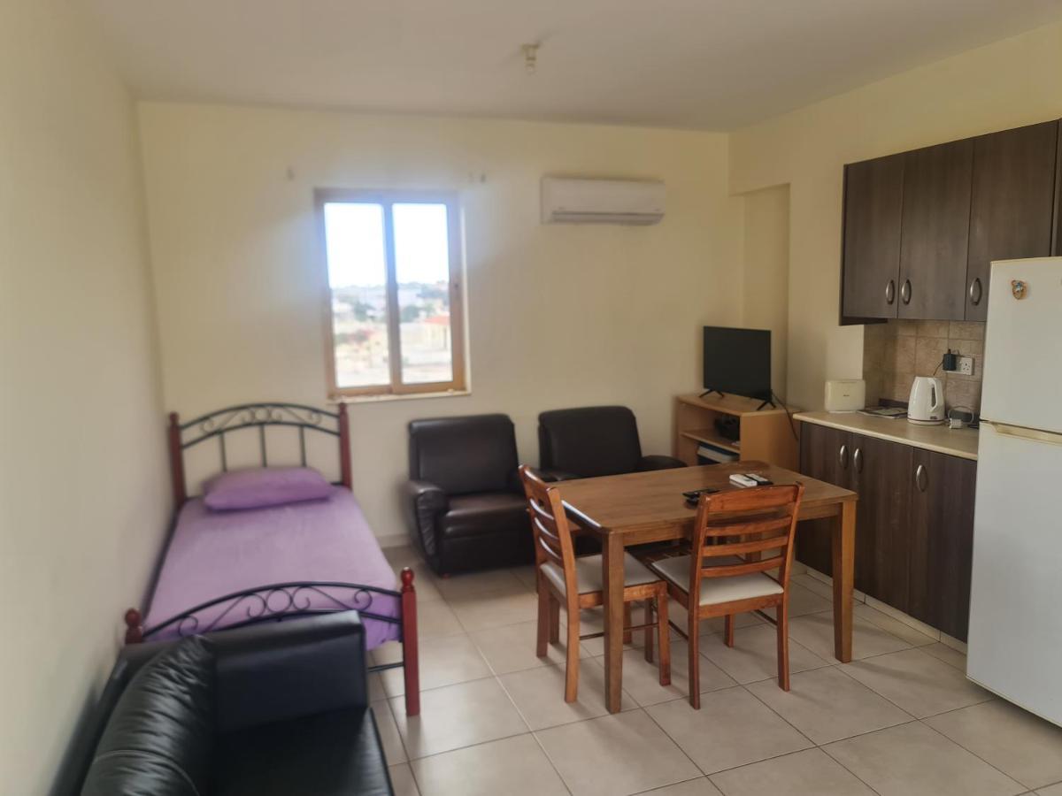 Top Floor 1 Bdrm Aprtrmnt Apartment Dromolaxia Exterior photo