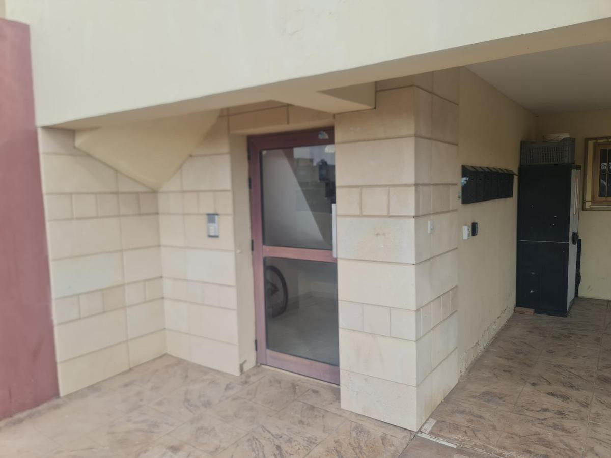 Top Floor 1 Bdrm Aprtrmnt Apartment Dromolaxia Exterior photo