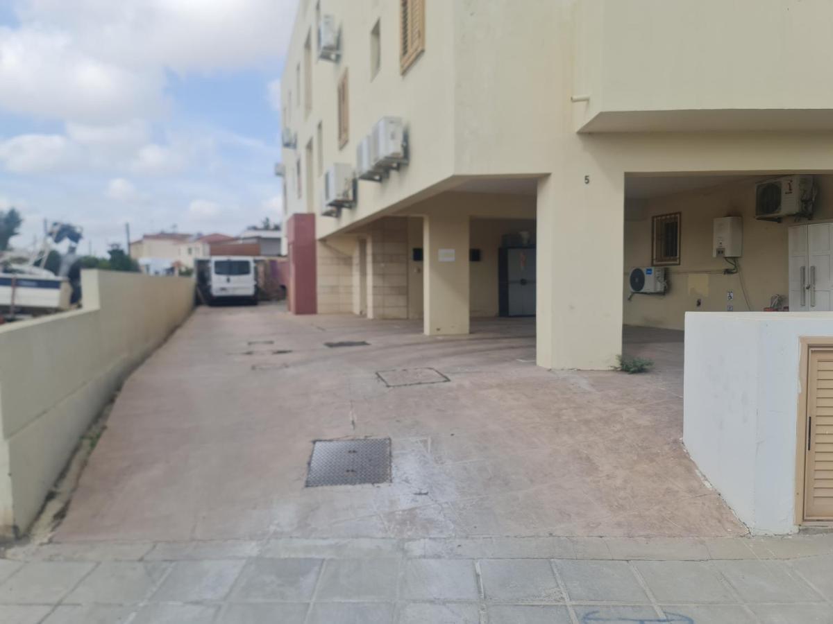 Top Floor 1 Bdrm Aprtrmnt Apartment Dromolaxia Exterior photo